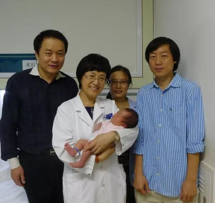 beat365官方最新版31年前出生的中国首例试管婴儿当妈妈了！(图7)