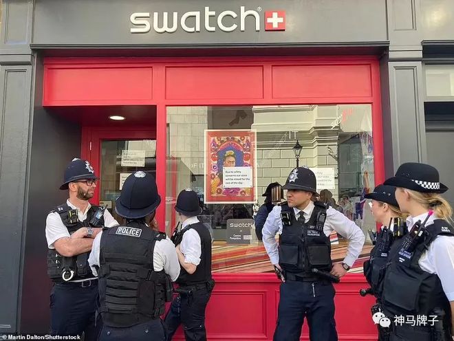 beat365OMEGA x Swatch联名炒出天价一块塑料表凭什么火爆全球？(图2)